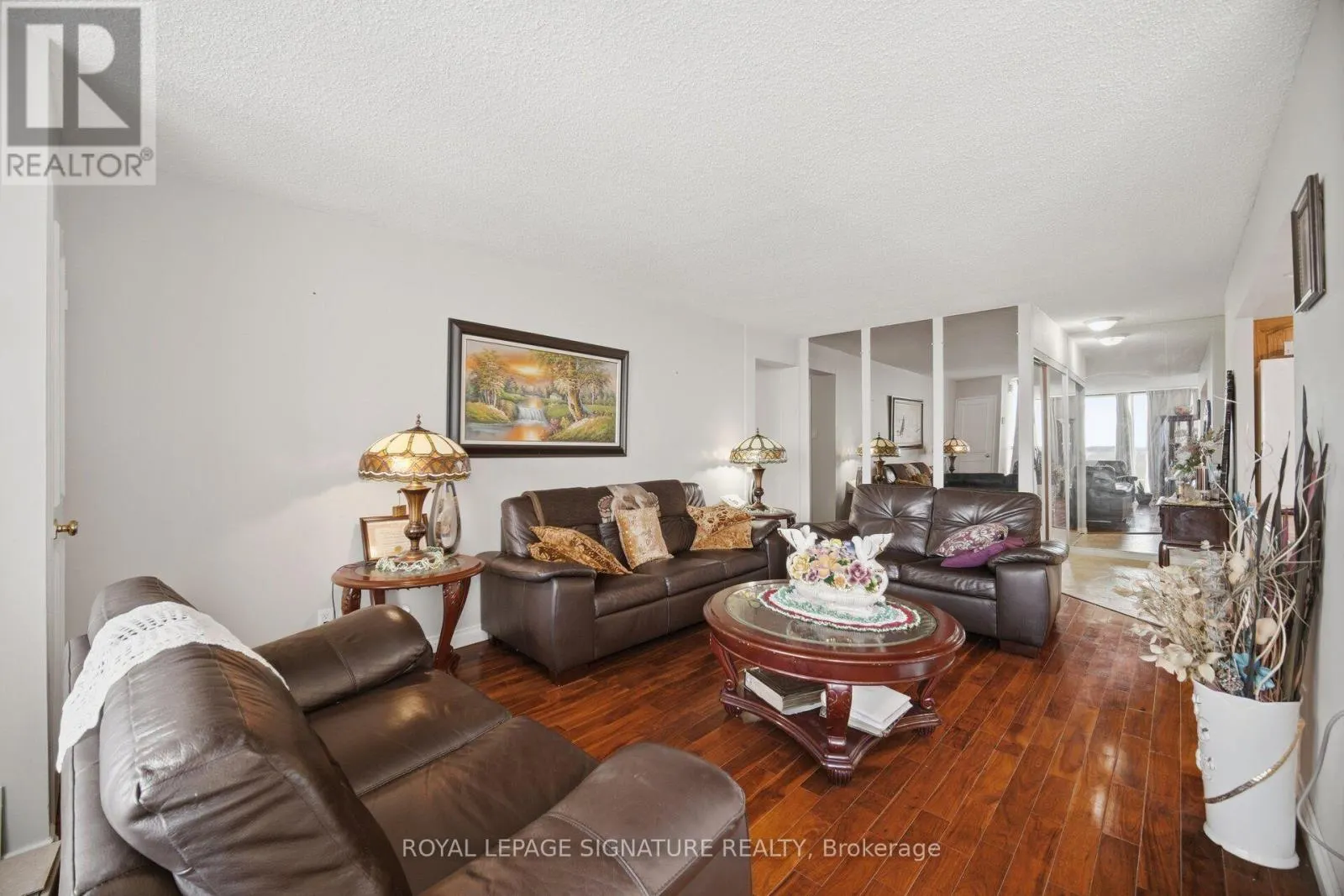 802 - 375 KING STREET N