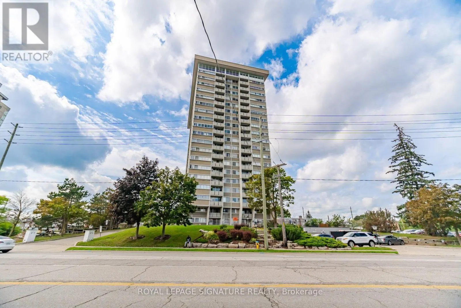 802 - 375 KING STREET N