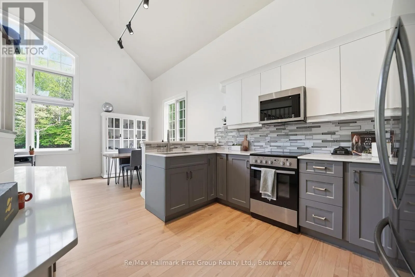 3121 THEATRE ROAD N