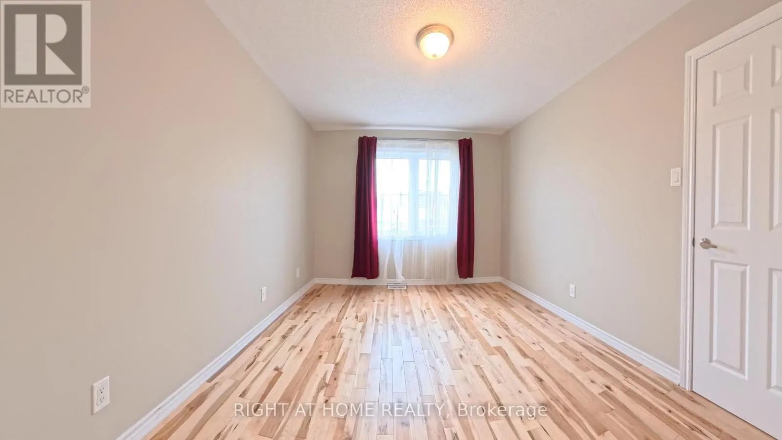 566 DUNDONALD DRIVE