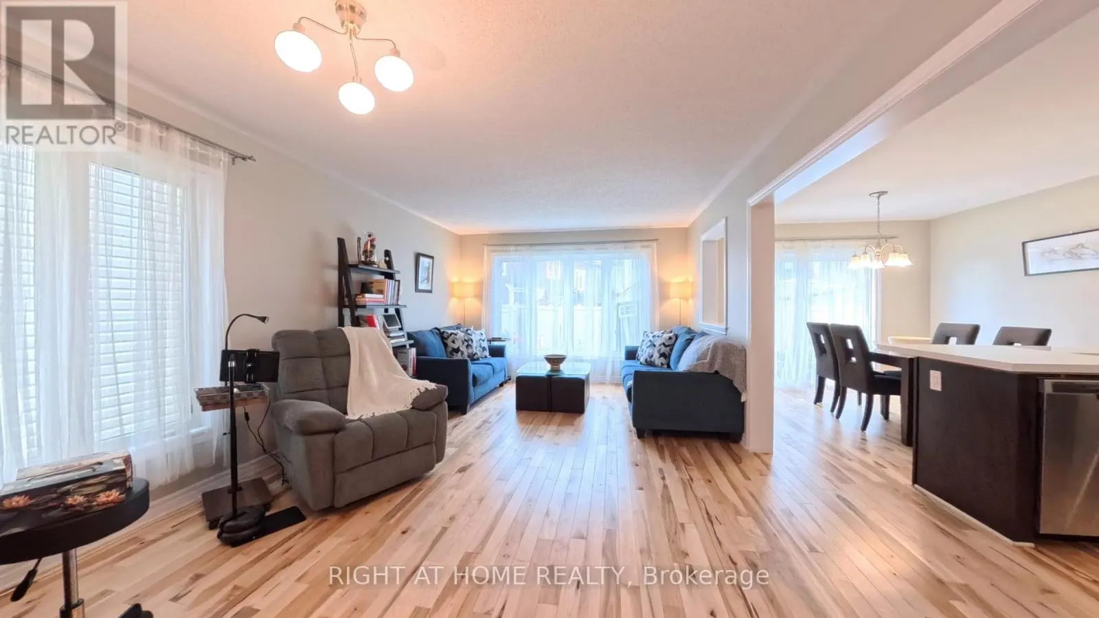 566 DUNDONALD DRIVE