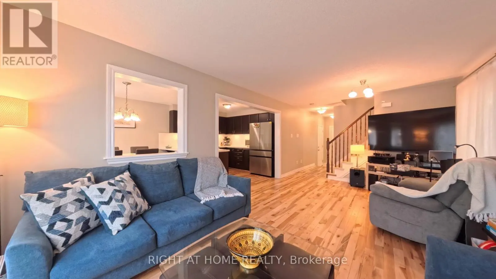566 DUNDONALD DRIVE