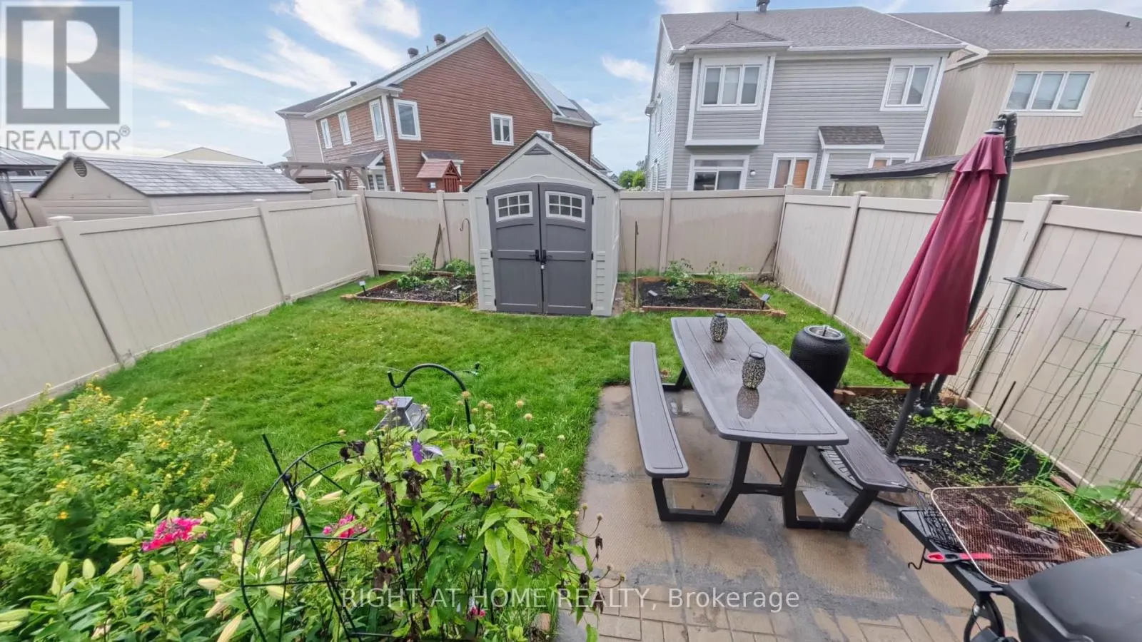 566 DUNDONALD DRIVE