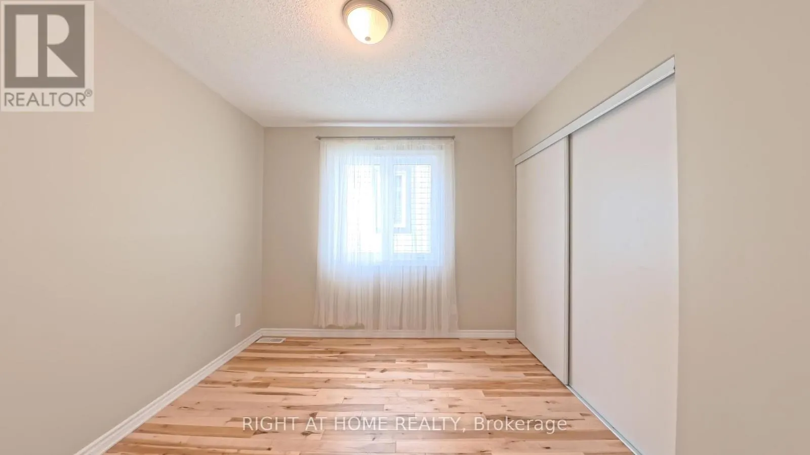 566 DUNDONALD DRIVE