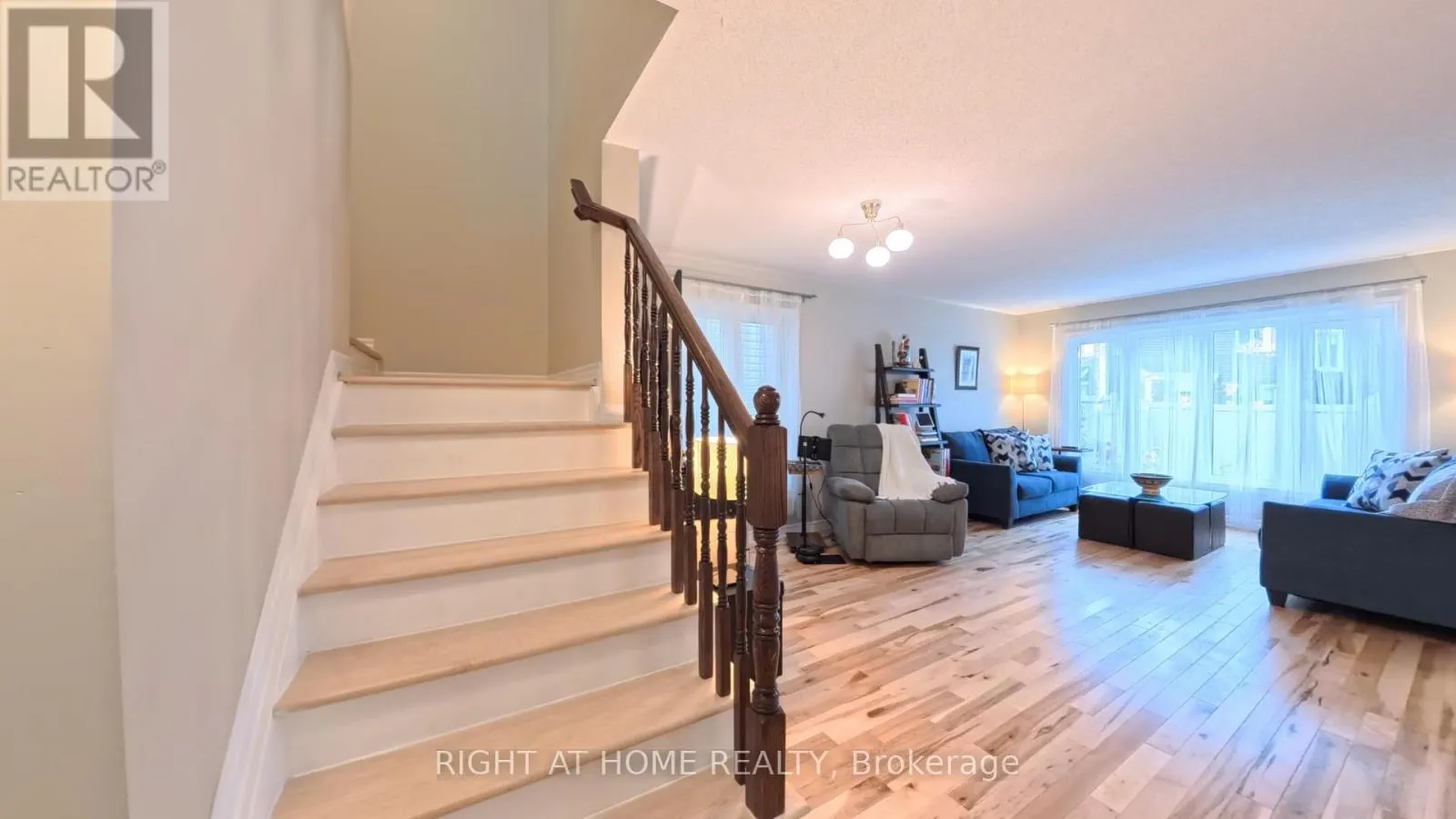 566 DUNDONALD DRIVE