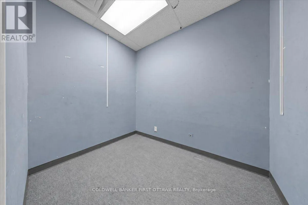 33 - 2000 THURSTON DRIVE