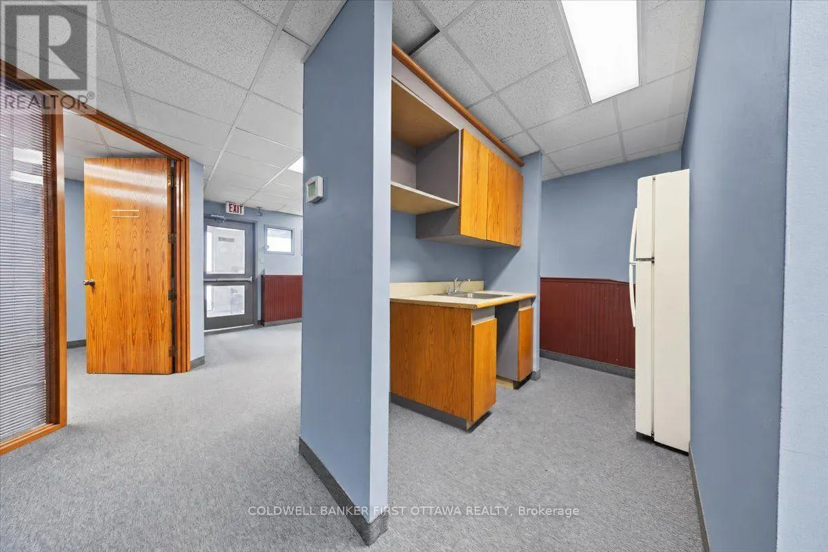 33 - 2000 THURSTON DRIVE
