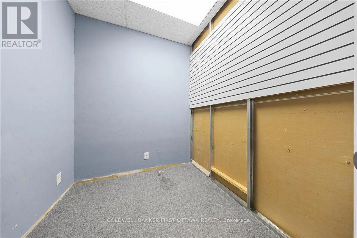 33 - 2000 THURSTON DRIVE