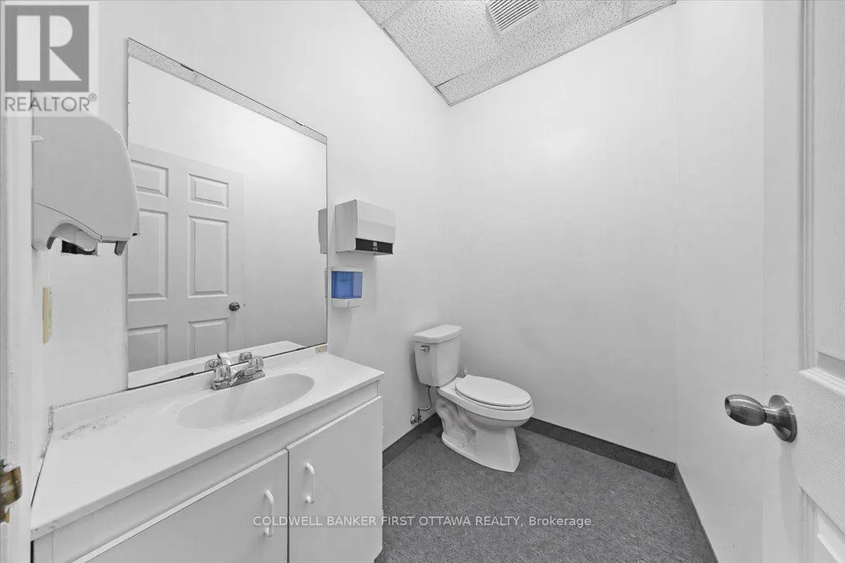 33 - 2000 THURSTON DRIVE