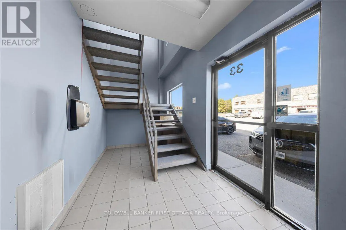 33 - 2000 THURSTON DRIVE