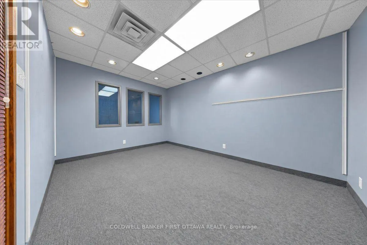 33 - 2000 THURSTON DRIVE
