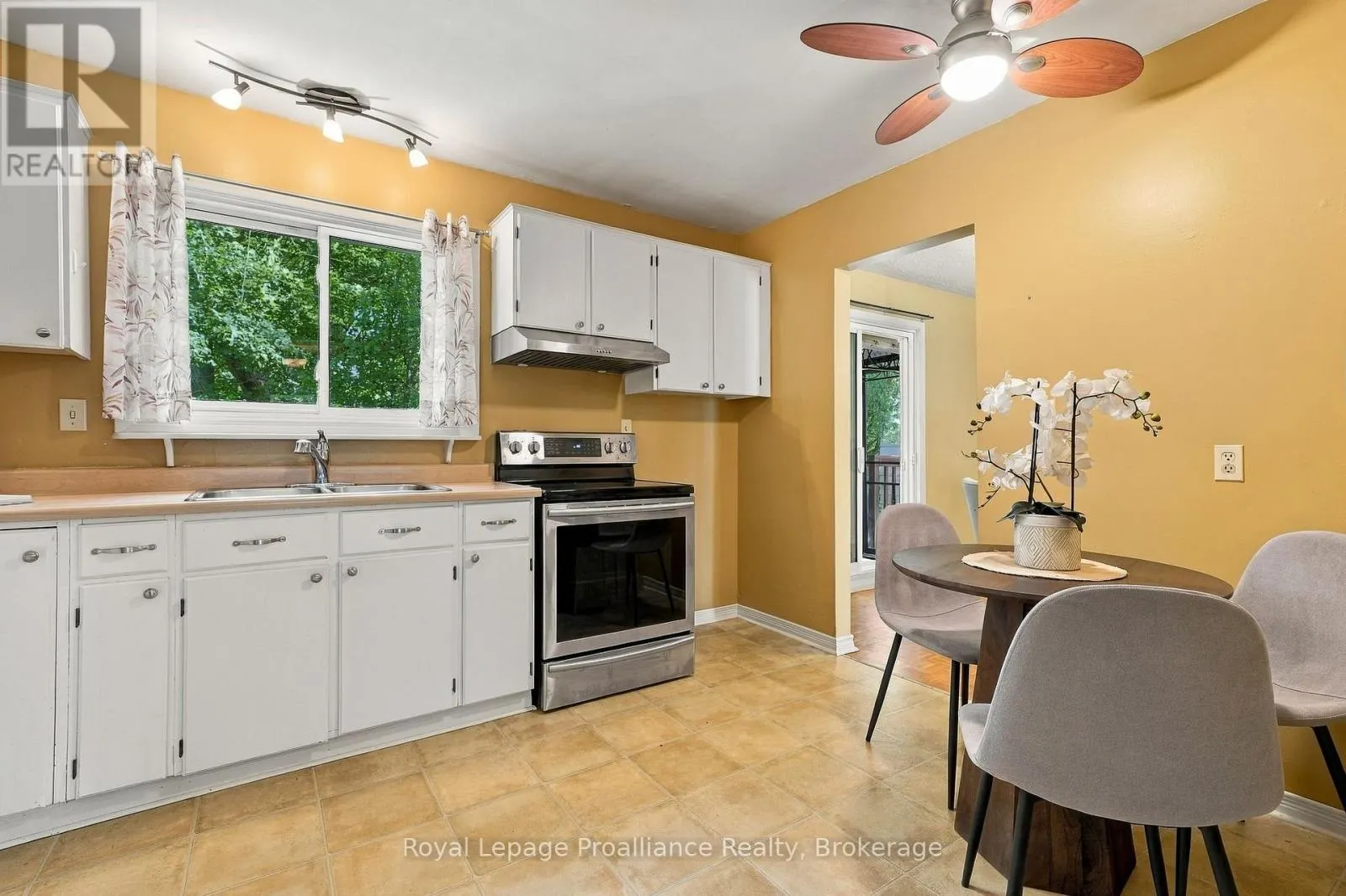 36 PARKVIEW HEIGHTS