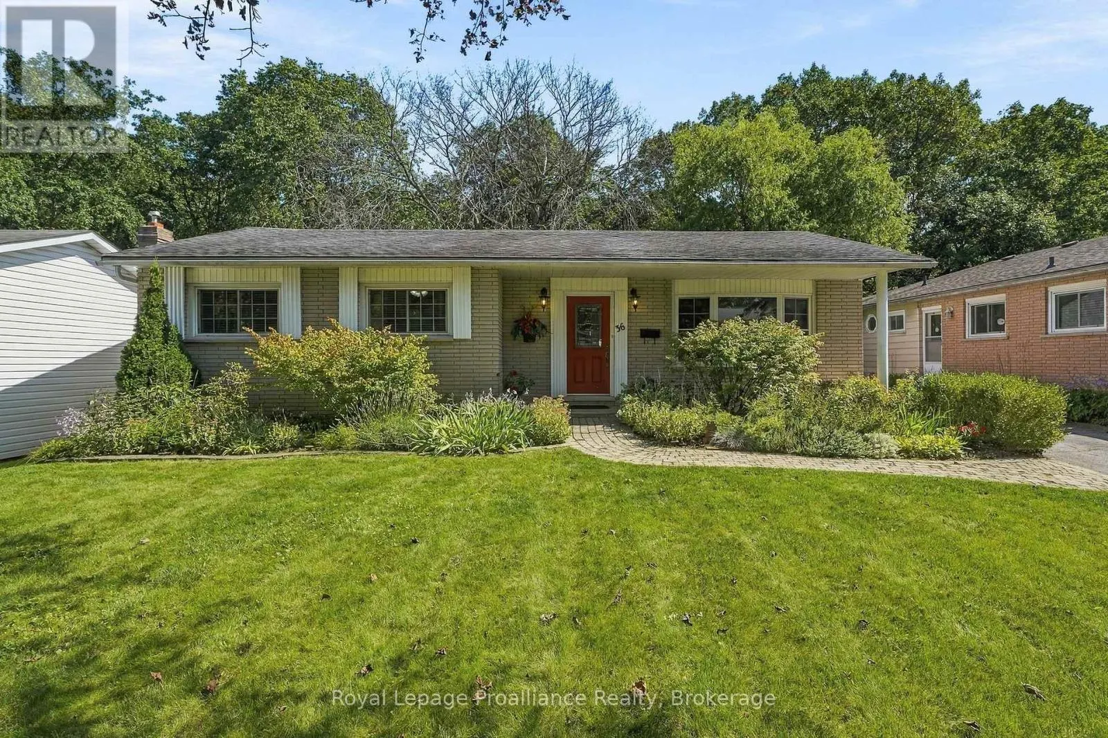 36 PARKVIEW HEIGHTS