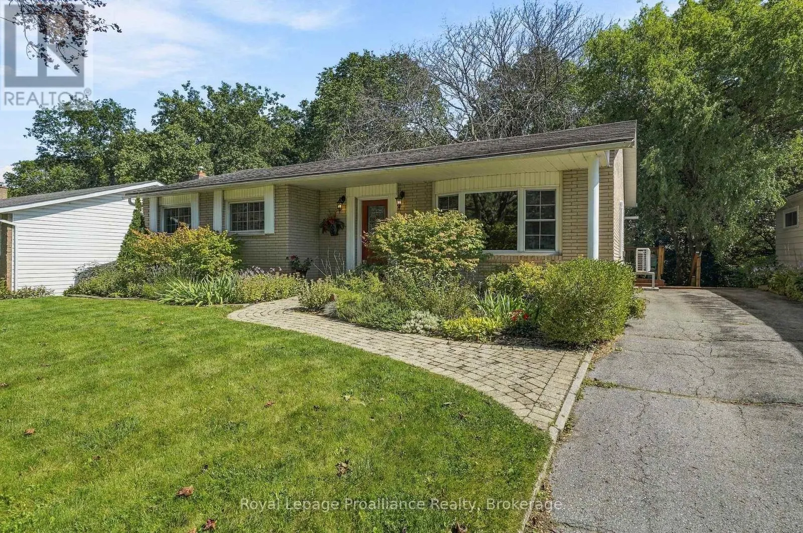 36 PARKVIEW HEIGHTS