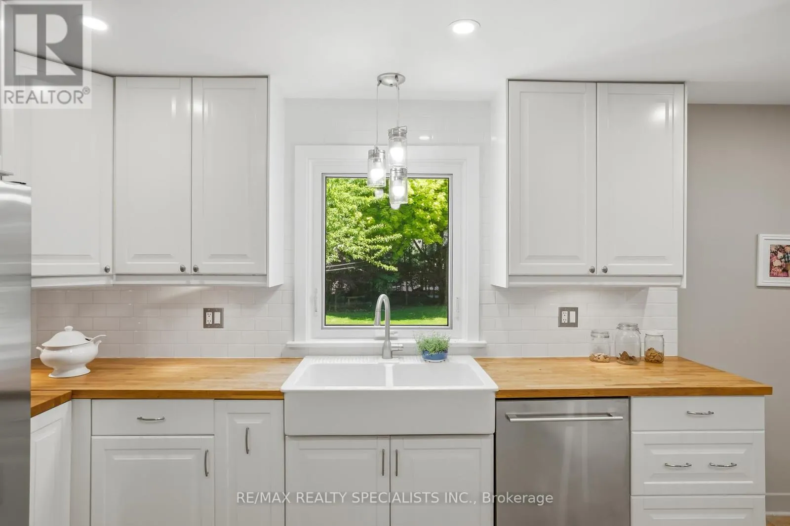 11 KINGSWAY BOULEVARD