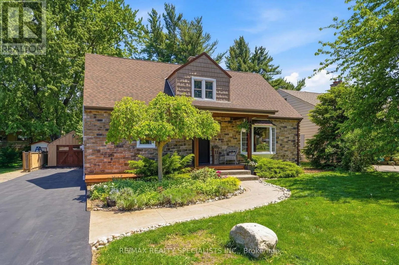 11 KINGSWAY BOULEVARD