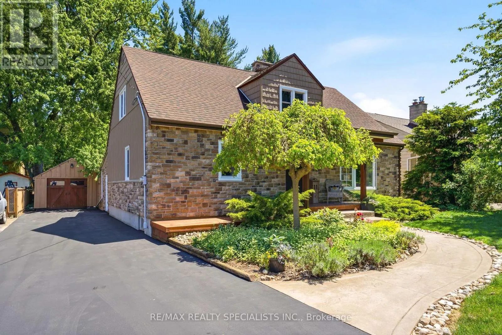 11 KINGSWAY BOULEVARD