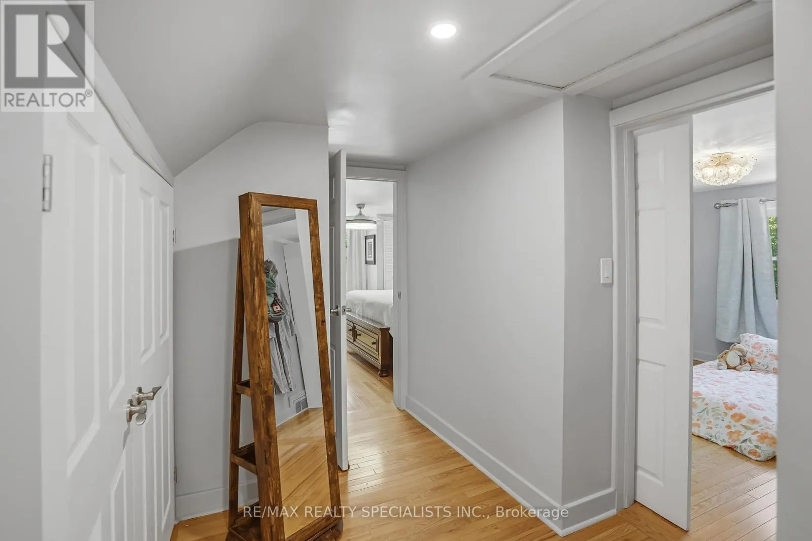 11 KINGSWAY BOULEVARD