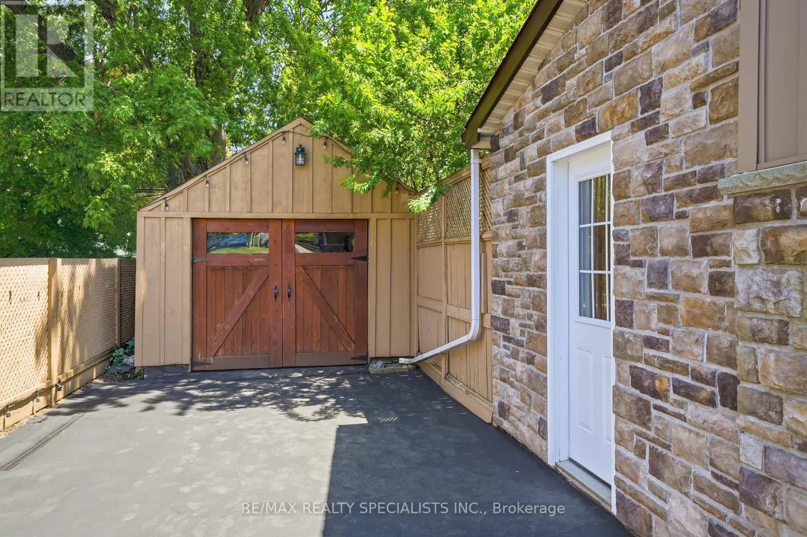 11 KINGSWAY BOULEVARD