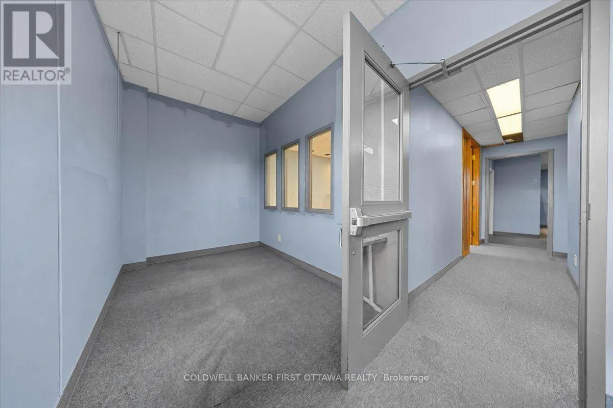33 - 2000 THURSTON DRIVE
