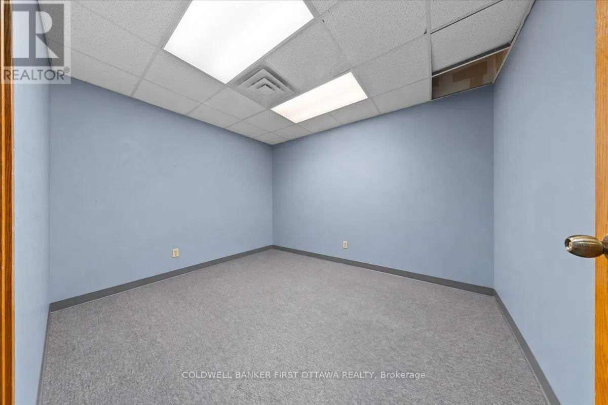 33 - 2000 THURSTON DRIVE