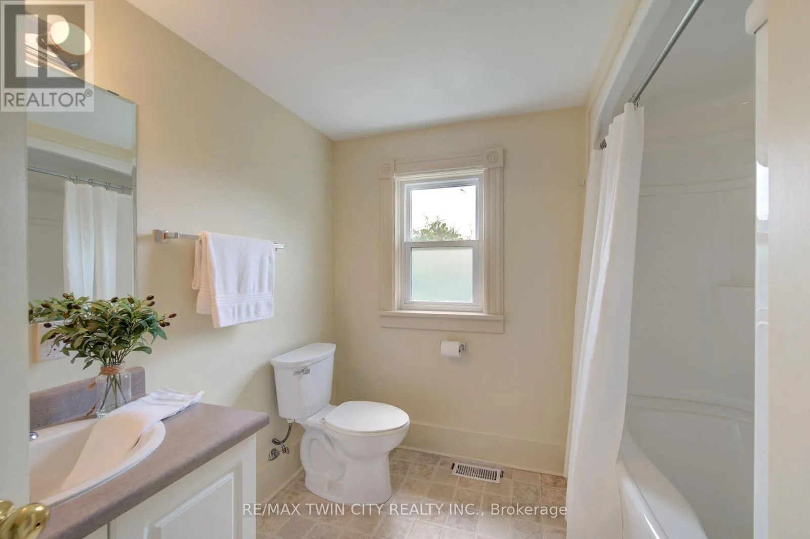 9 SALISBURY AVENUE