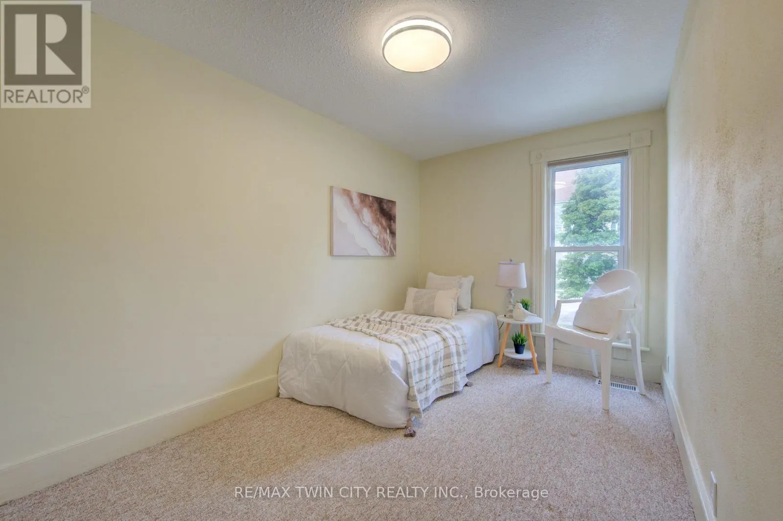 9 SALISBURY AVENUE