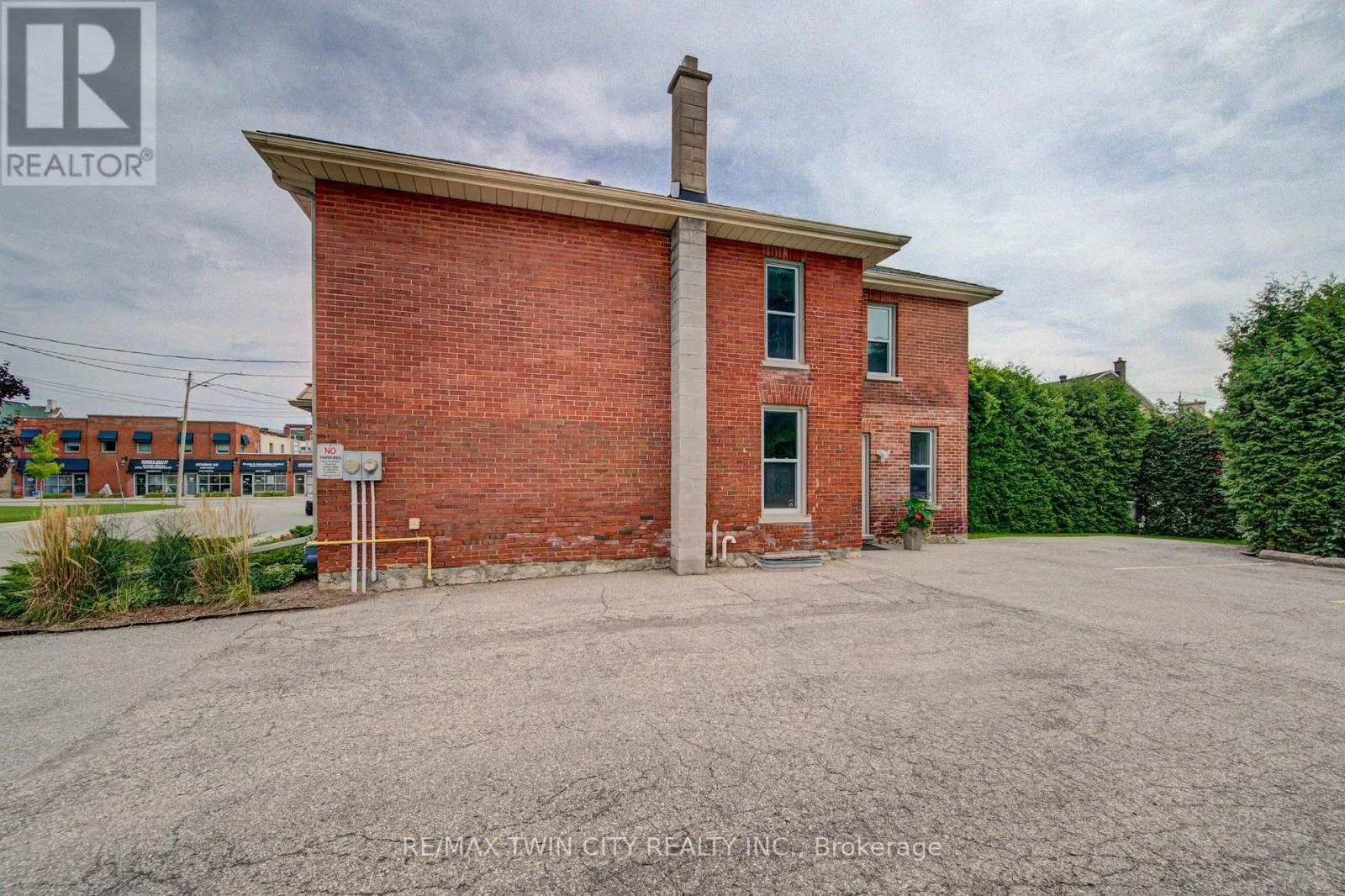 9 SALISBURY AVENUE