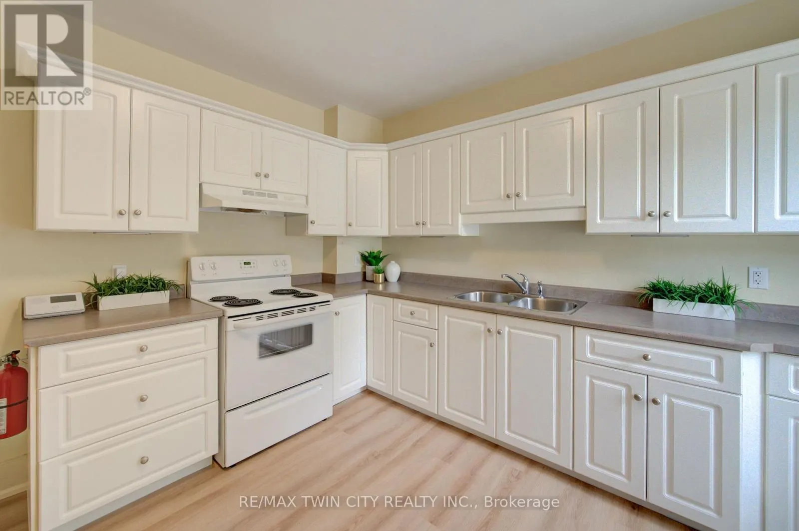 9 SALISBURY AVENUE