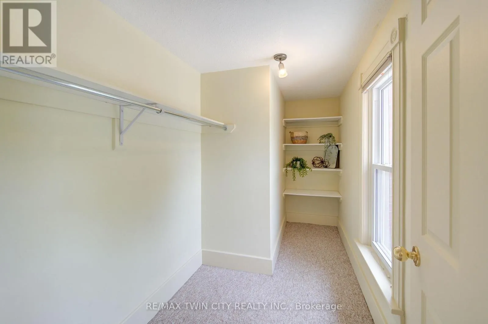 9 SALISBURY AVENUE