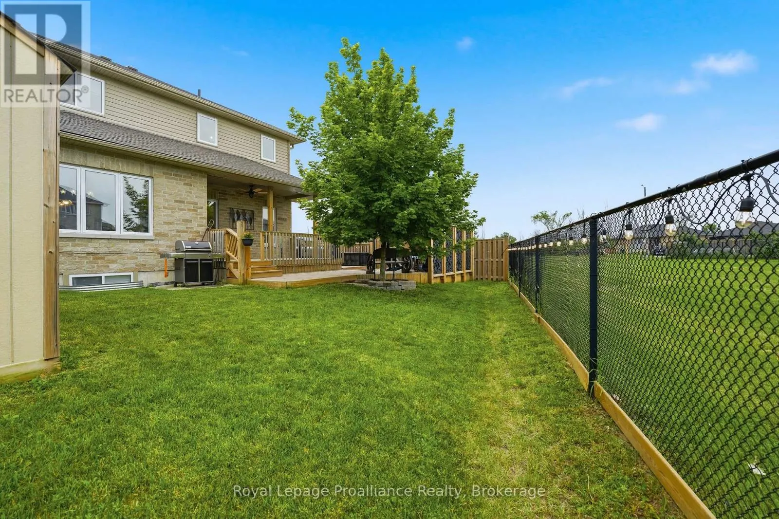 32 WALNUT CRESCENT