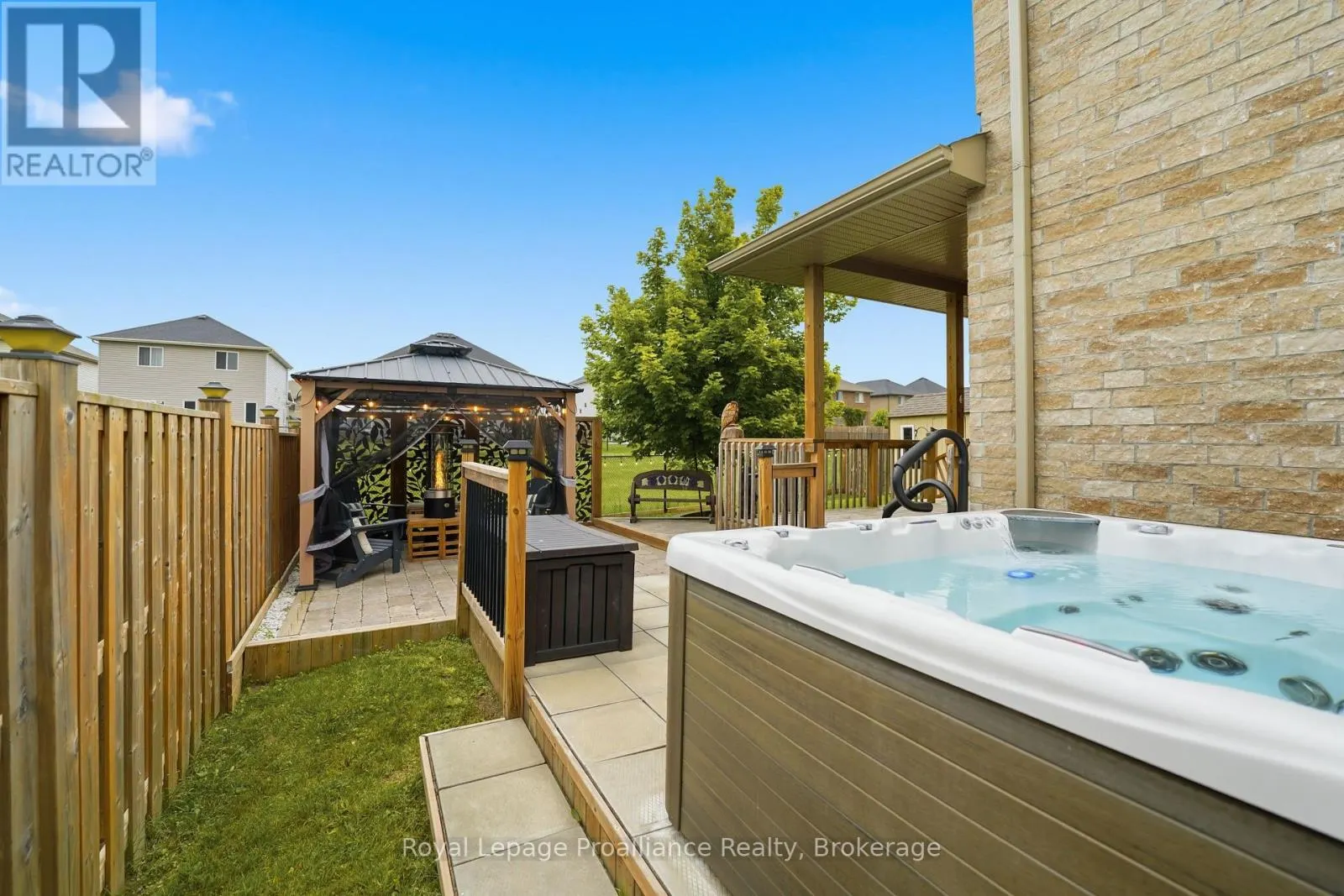 32 WALNUT CRESCENT