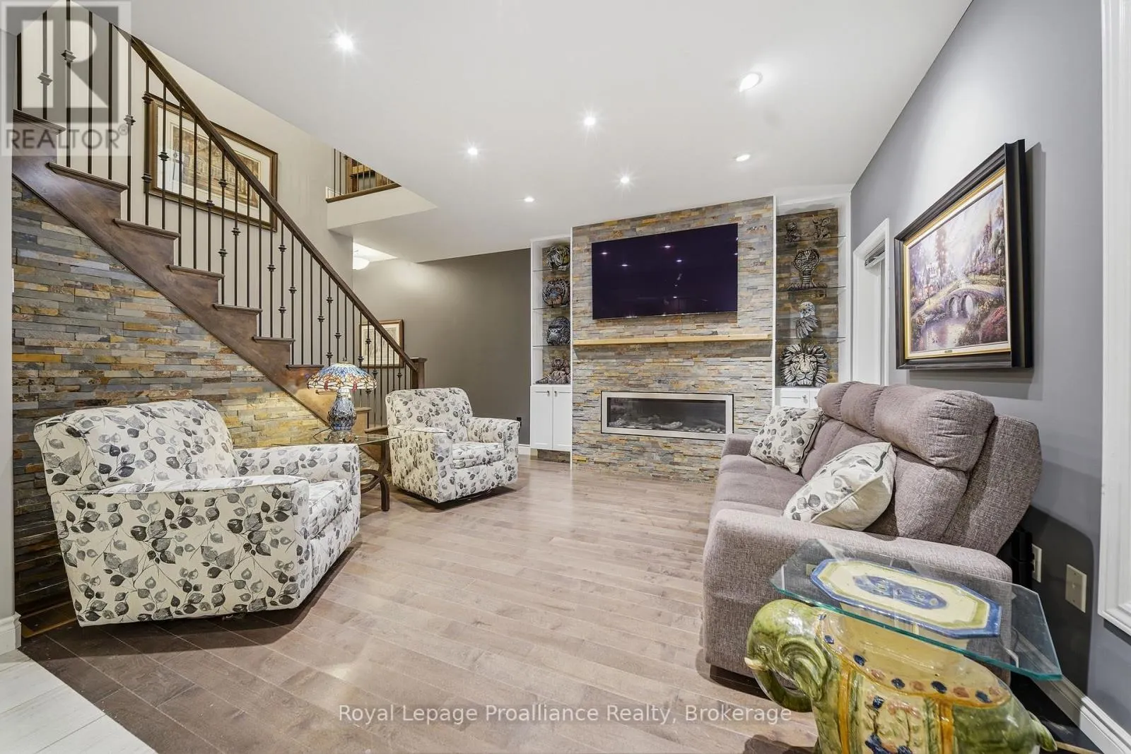 32 WALNUT CRESCENT