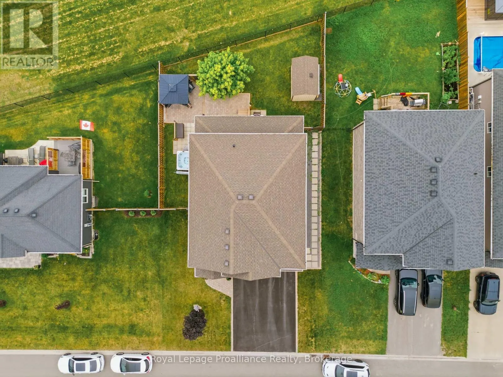 32 WALNUT CRESCENT