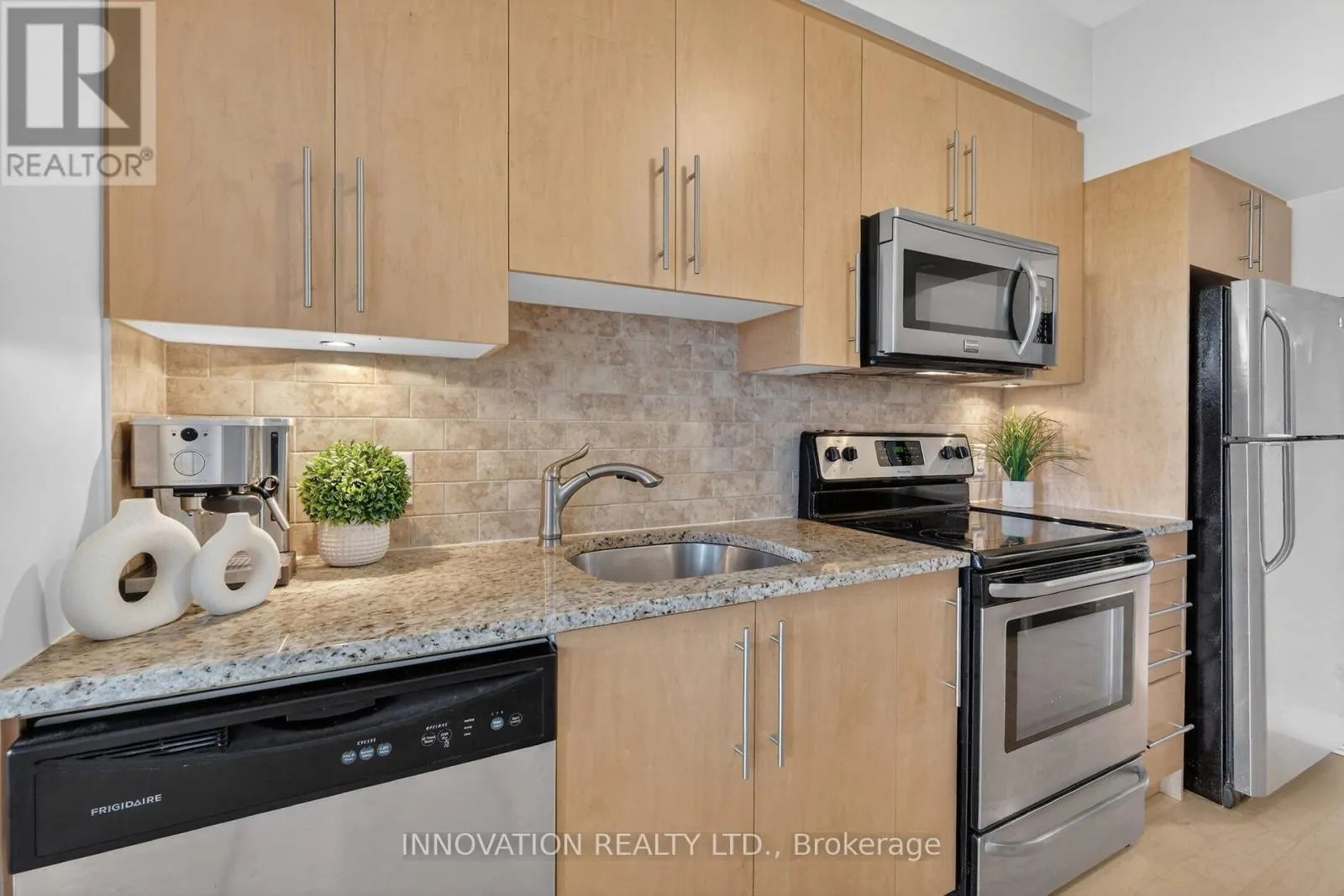 307 - 390 BOOTH STREET