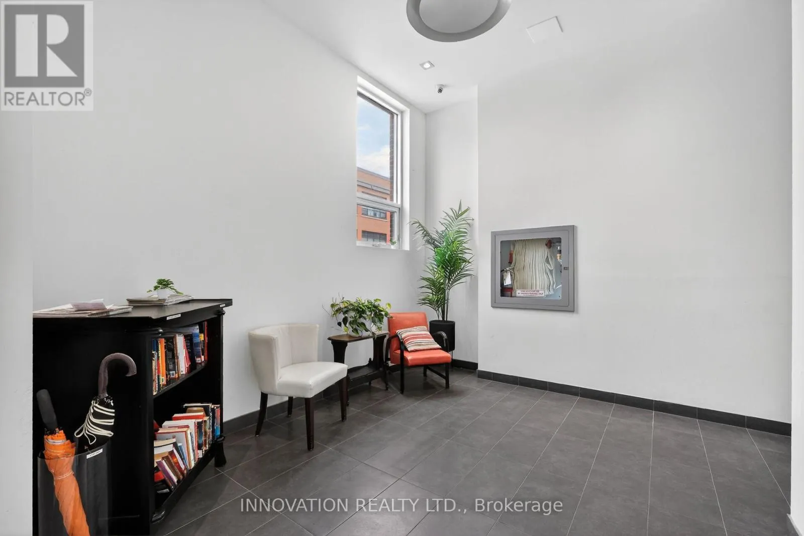 307 - 390 BOOTH STREET
