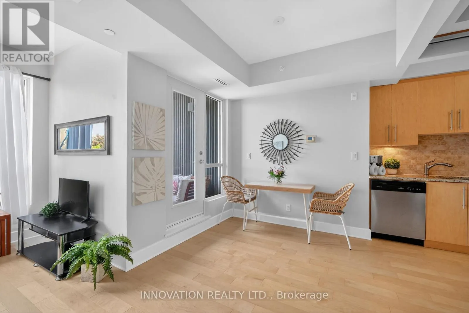 307 - 390 BOOTH STREET
