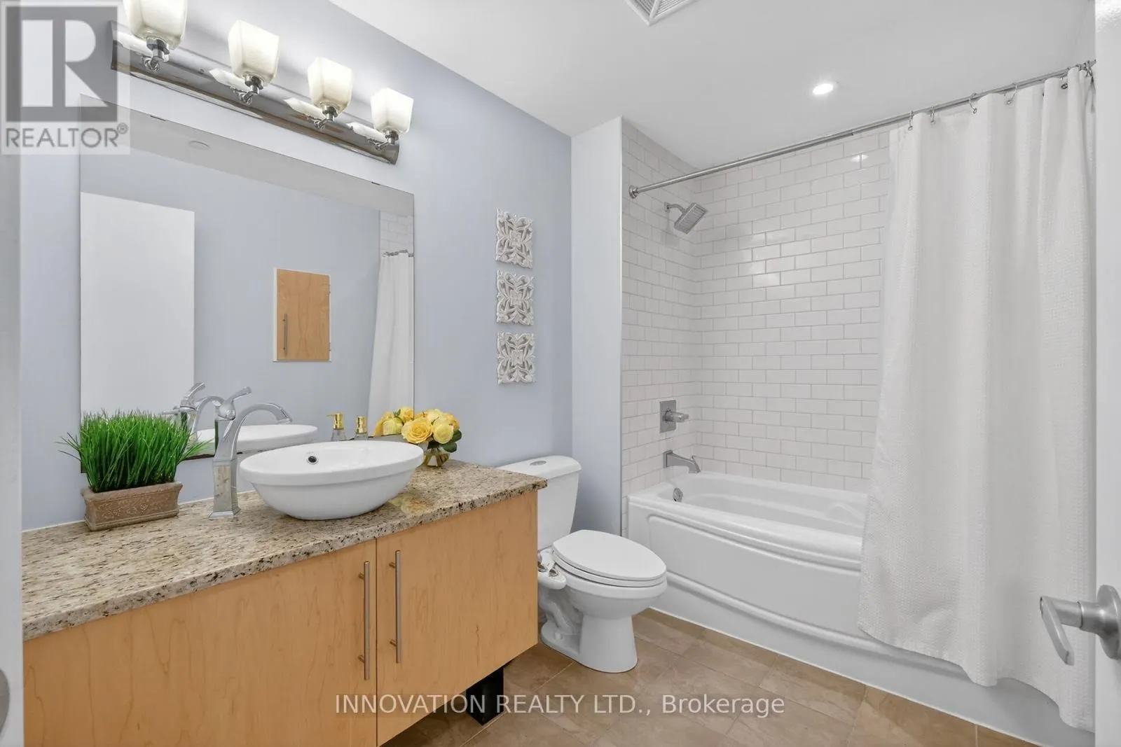 307 - 390 BOOTH STREET