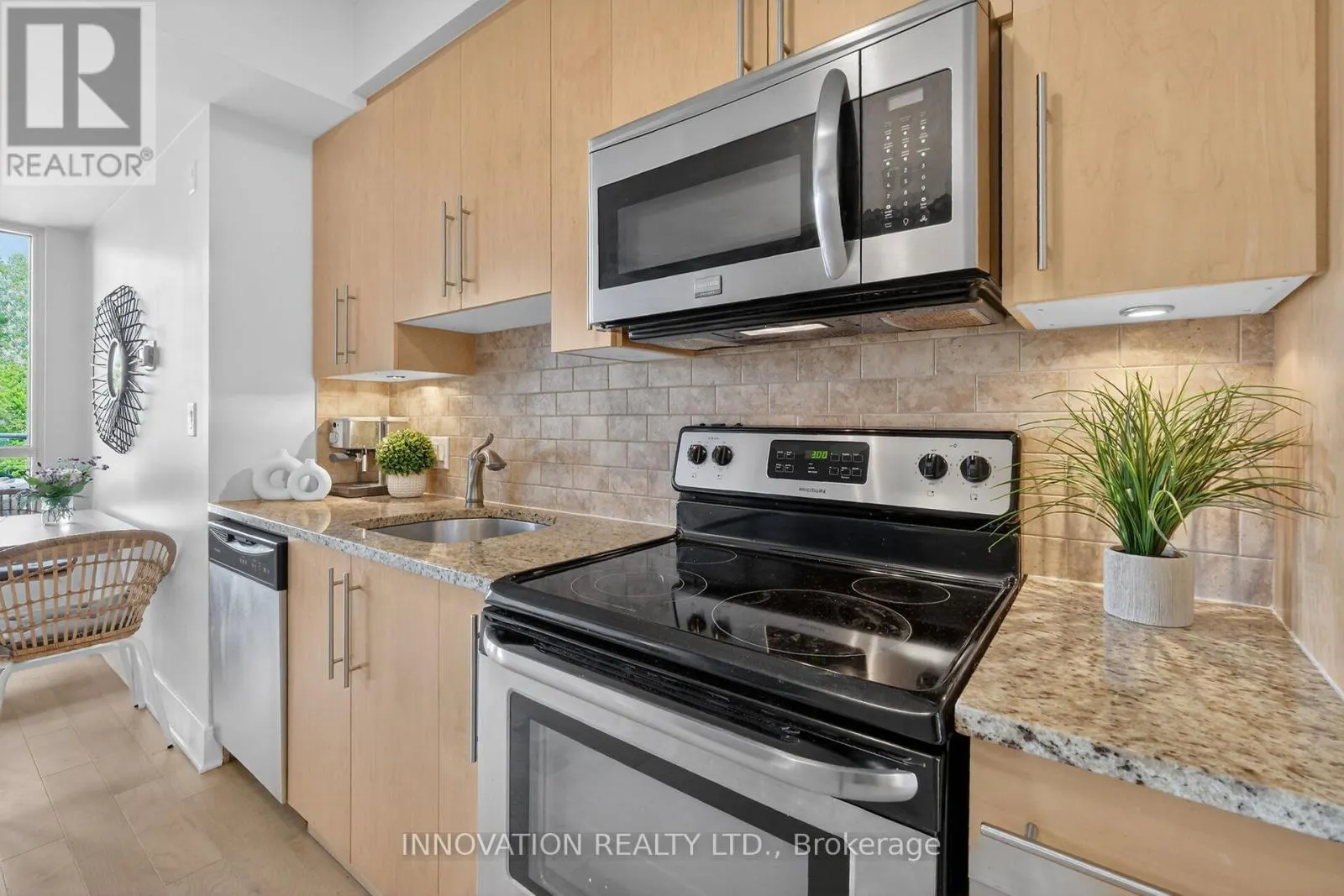 307 - 390 BOOTH STREET