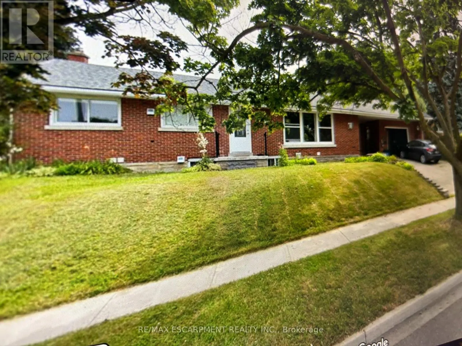 2 - 56 SIEBERT AVENUE