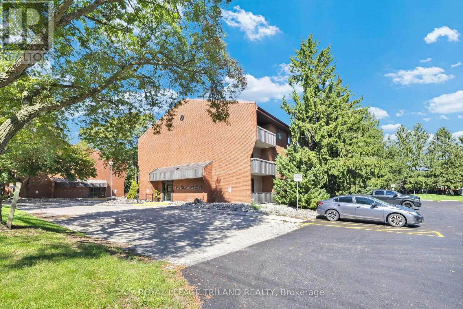 306 - 955 GRAND AVENUE W #306