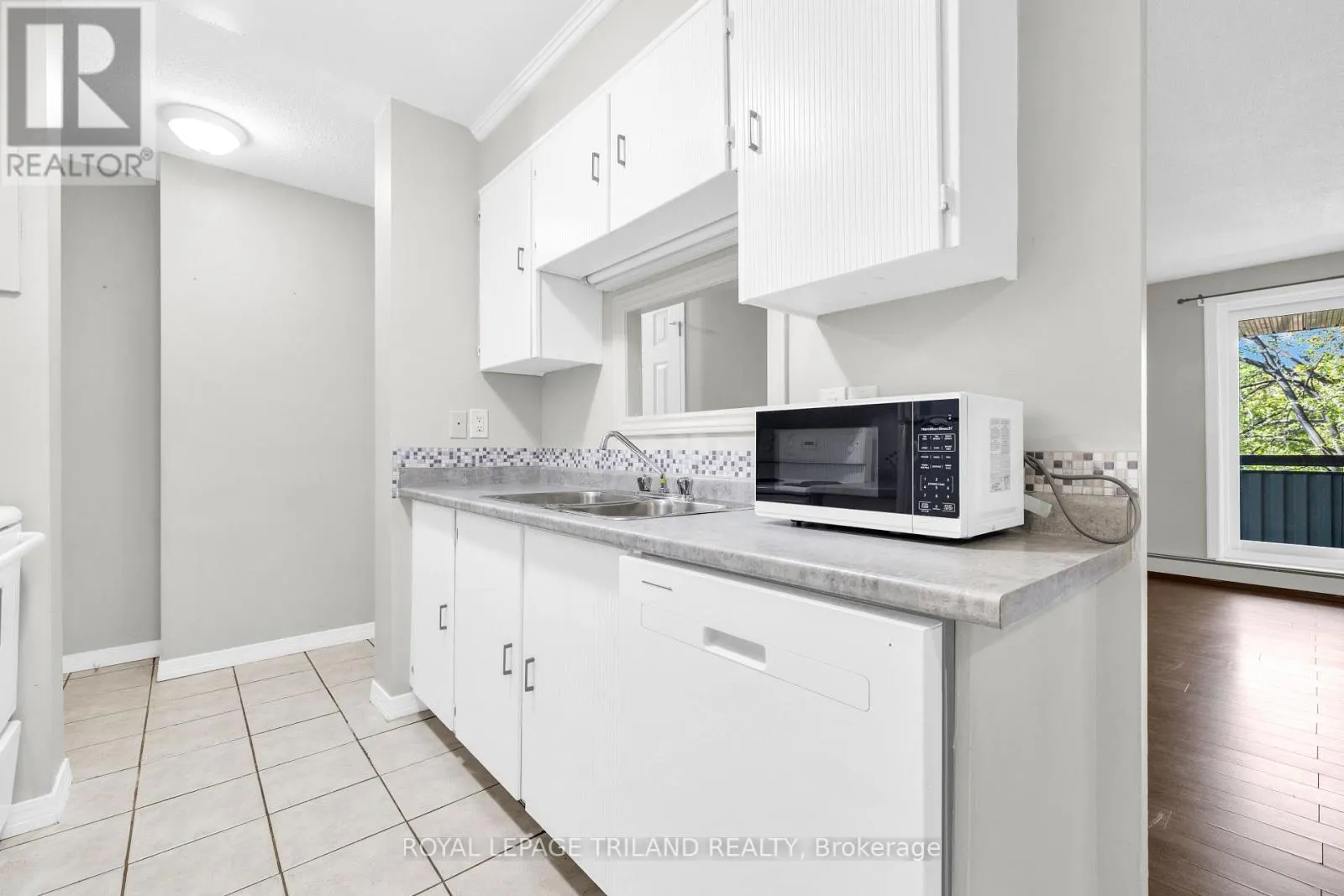 306 - 955 GRAND AVENUE W #306