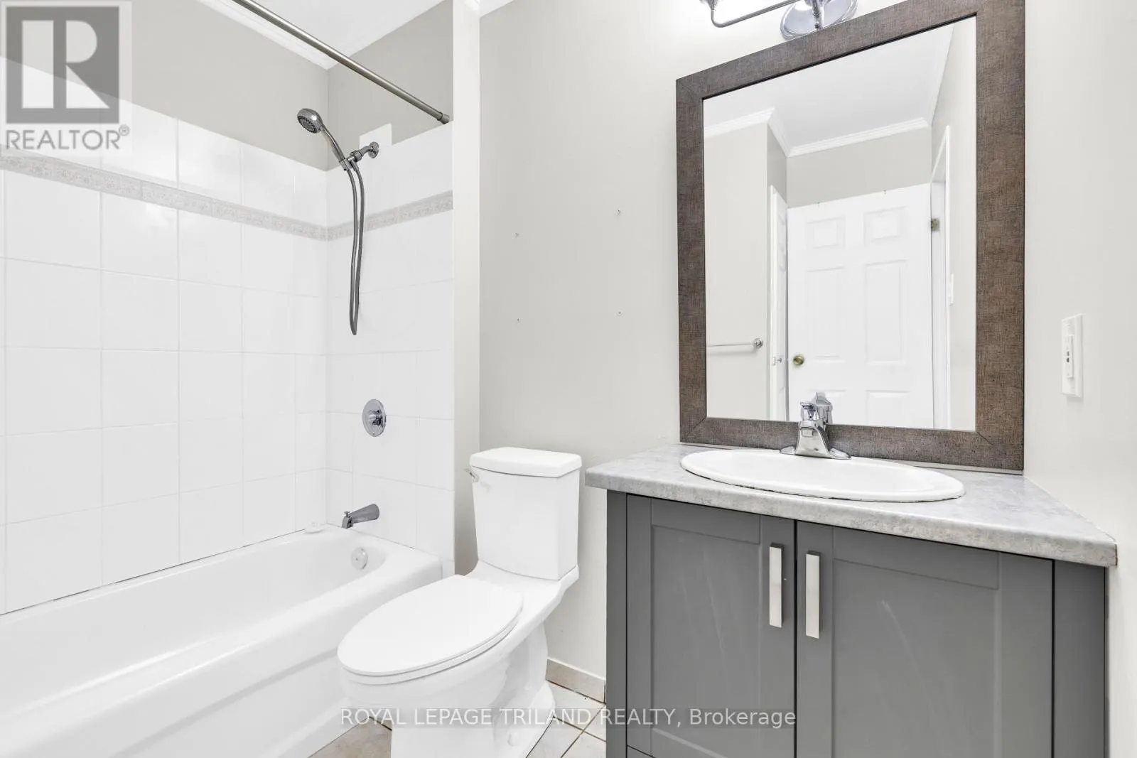 306 - 955 GRAND AVENUE W #306