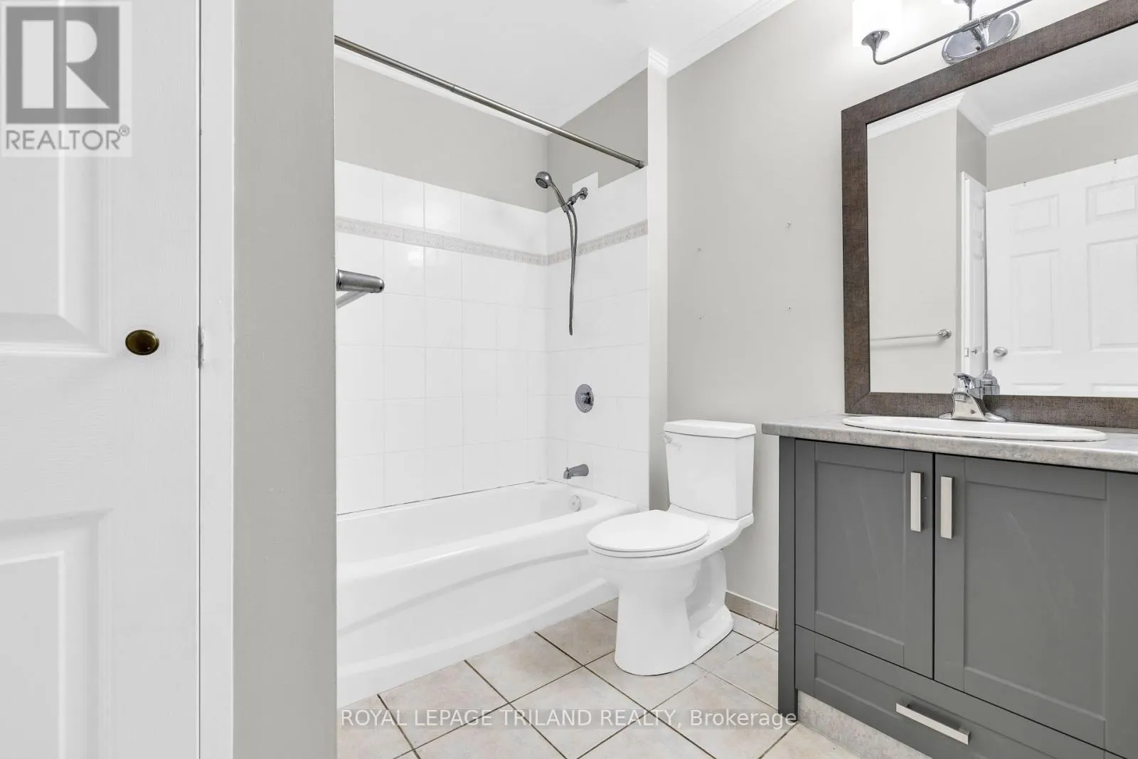 306 - 955 GRAND AVENUE W #306