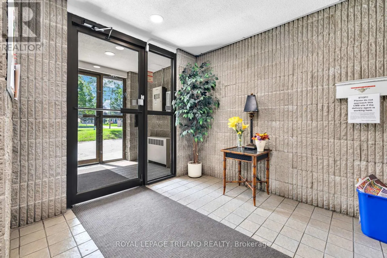 306 - 955 GRAND AVENUE W #306