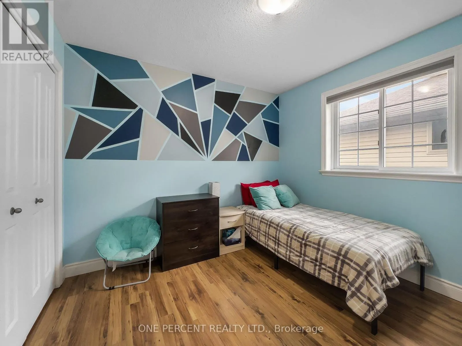 4 JASON CRESCENT