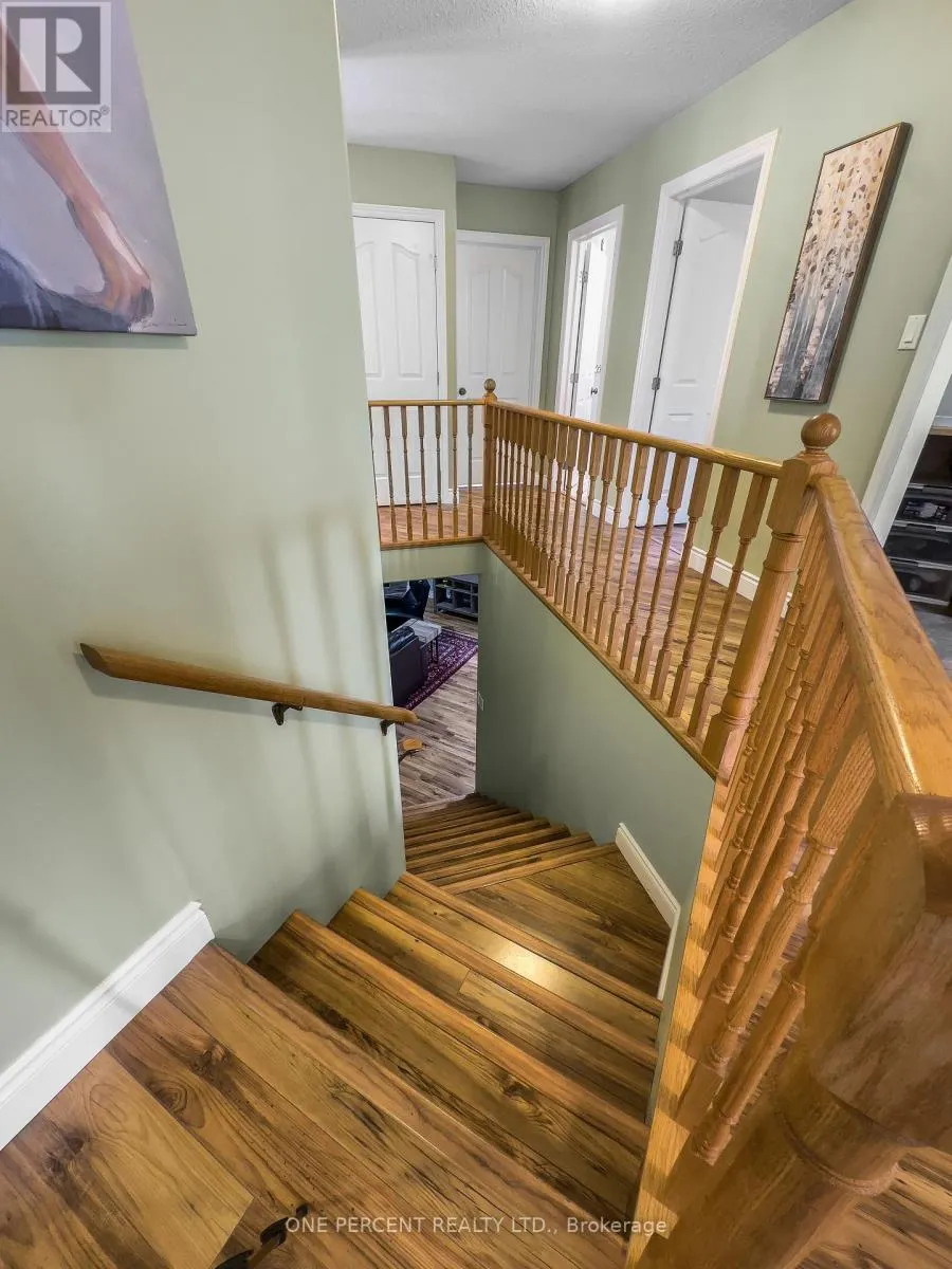 4 JASON CRESCENT