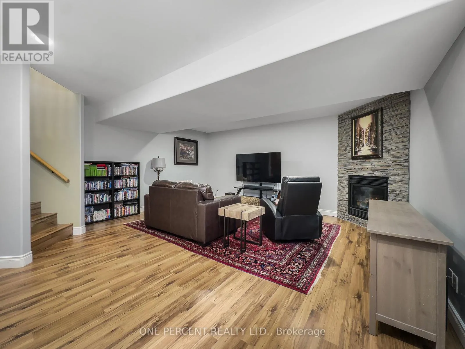 4 JASON CRESCENT
