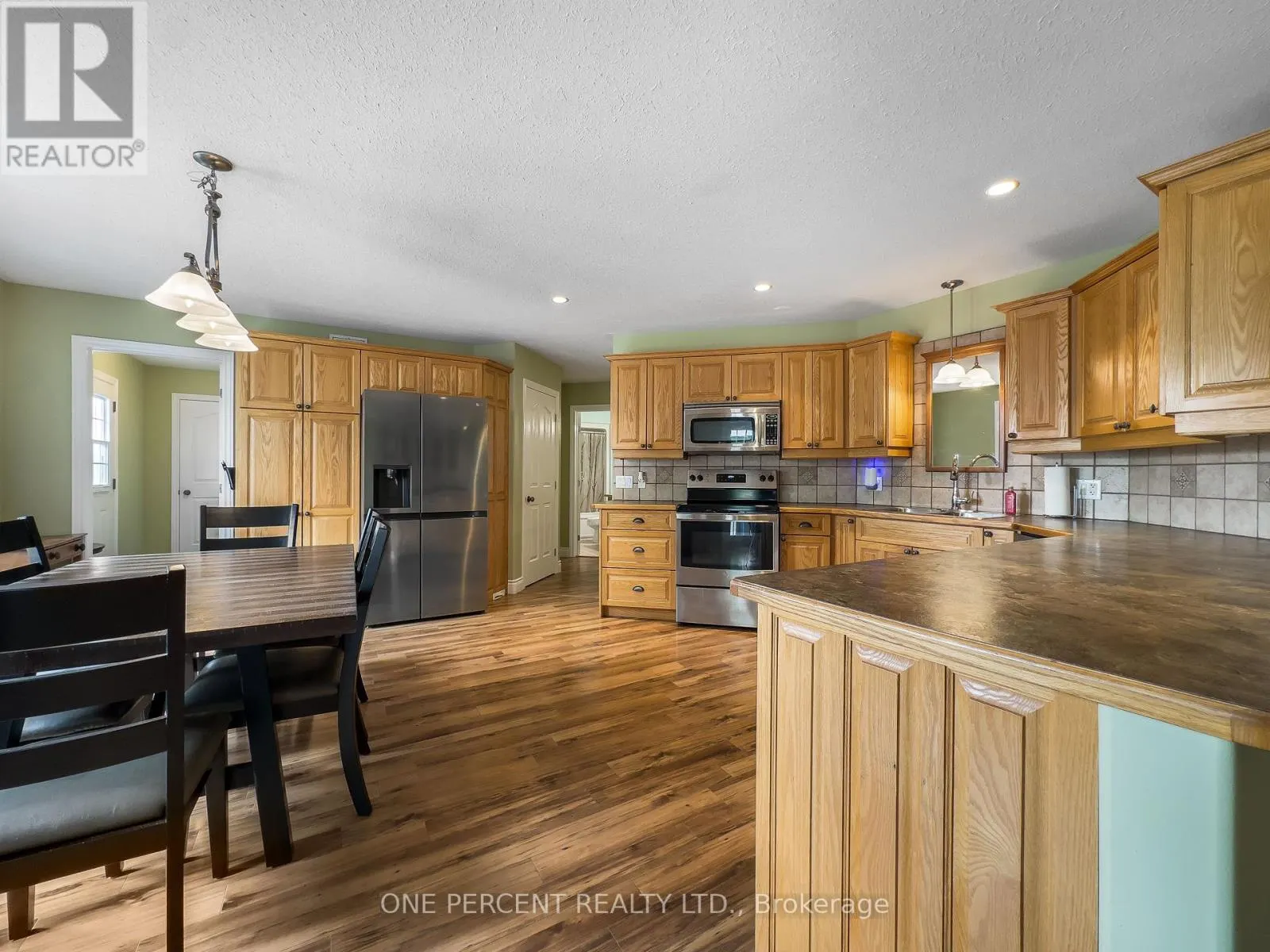 4 JASON CRESCENT