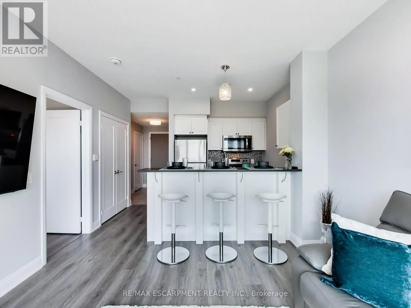 318 - 16 CONCORD PLACE